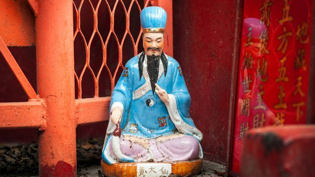 黄大仙六肖中特期期准资料，揭秘与解读香港黄大仙六肖中特期期准资料
